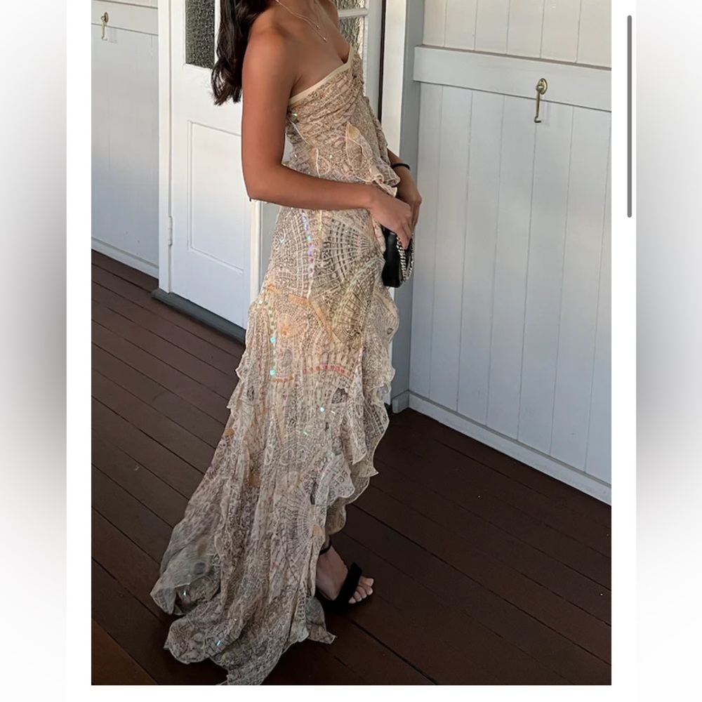 ISO looking for this dress (DO NOT BUY)